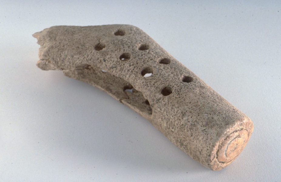 Hache marteau provenant de la grotte des Treilles (Saint-Jean-et-Saint-Paul)