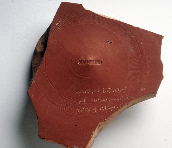 Inscription en gaulois sur céramique sigillée
